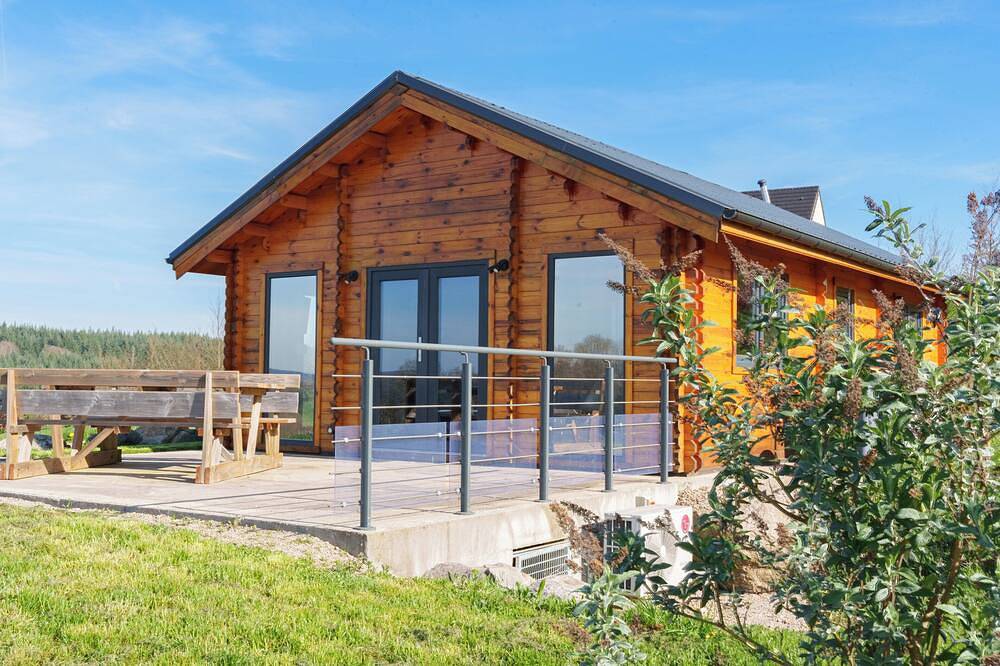 Chalet au calme avec superbe vue dégagée sur le Morvan in Saint-Germain-des-Champs, Parc naturel régional du Morvan