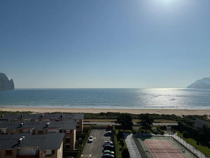 Apartamento de vacaciones para 6 personas, con terraza además de vistas y jardín - 1