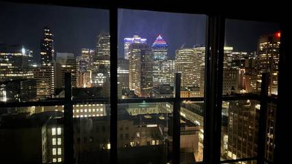 Gîte pour 2 personnes, avec balcon ainsi que piscine et vue à Montréal