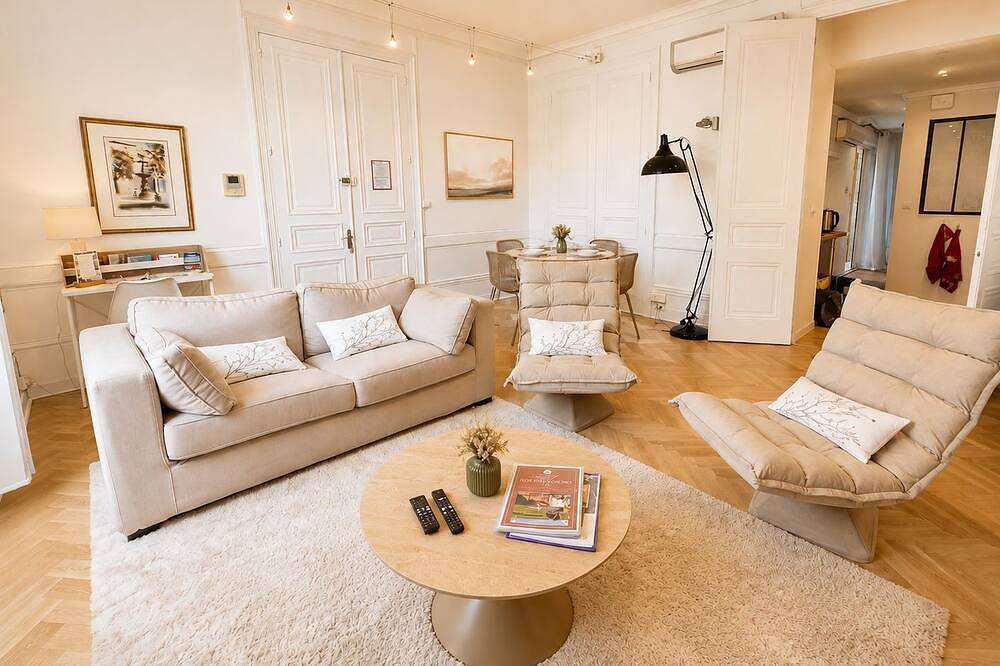 Entire apartment, Nice T2 downtown, courtyard, air conditioning in Angoulême, Charente