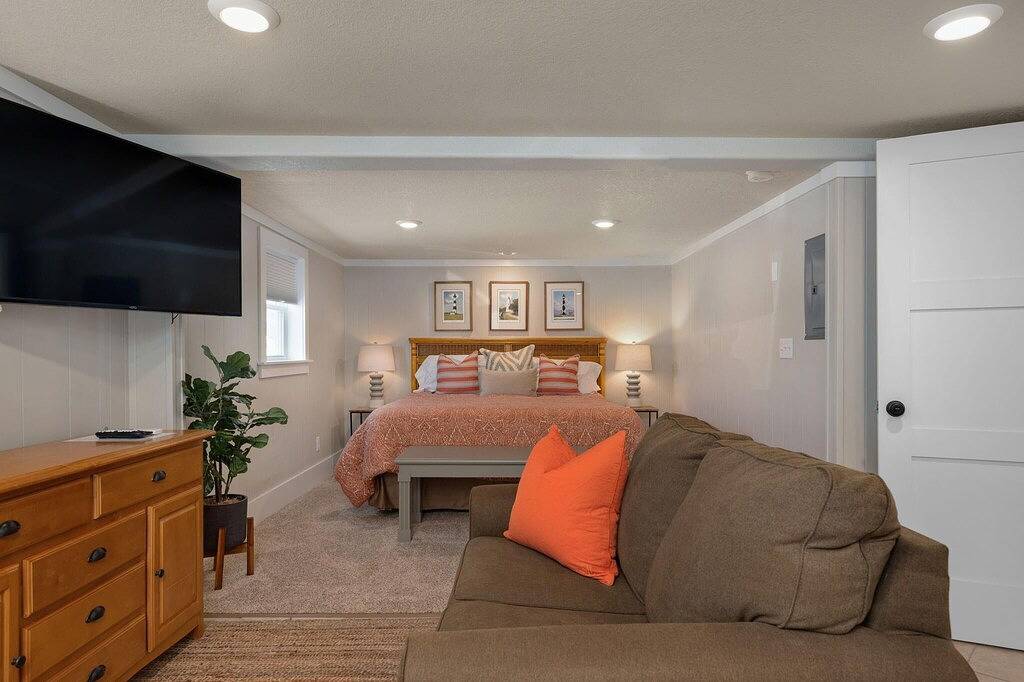 Ganze Wohnung, Salt & Light: Charming Contemporary Studio, Dog-friendly and Close to the Beach! in Whalebone, Nags Head