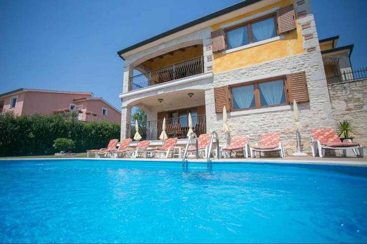 Ferienhaus für 10 Personen, mit Garten
