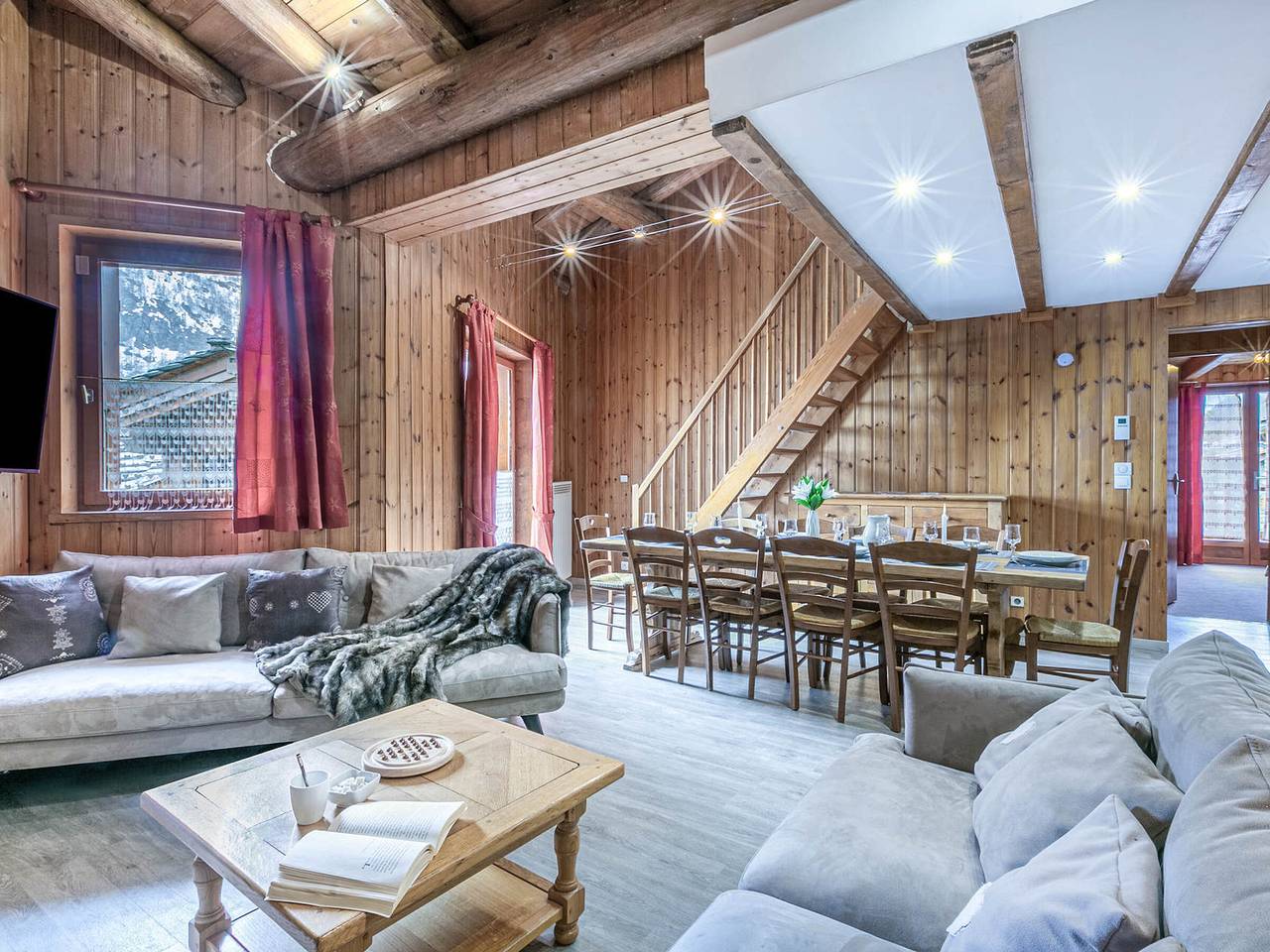 Geheel appartement, Mountain-Style Duplex Apartment in Rustic Chalet, Central Village Location, Ski-In/Ski-Out in Val-d'Isère, Massif de la Vanoise