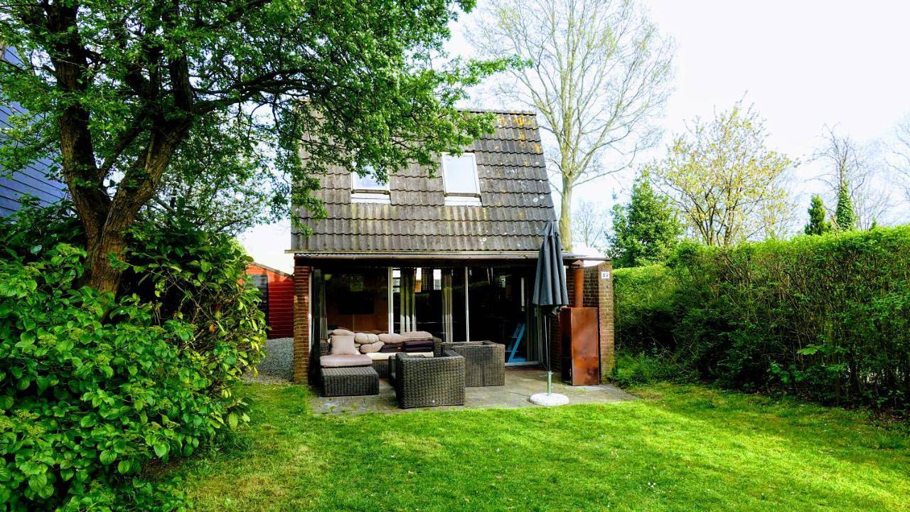Oude-Tonge holiday house near fishing waters in Oude-Tonge, Goeree-Overflakkee