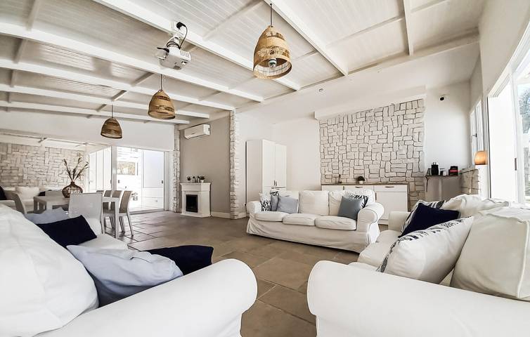 Appartement confortable avec piscine, climatisation et télévision par câble à 1000 m de la plage in Leporano, Golfe de Tarente