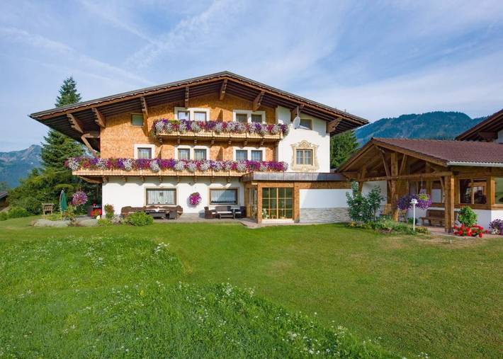 BnB für 2 Personen, mit Balkon und Terrasse sowie Garten und Ausblick in Tannheim (Tirol)