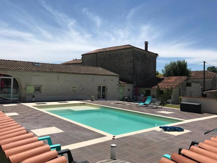 Location de vacances pour 6 personnes, avec Terrasse ainsi que Jardin et Piscine à Gensac-la-Pallue