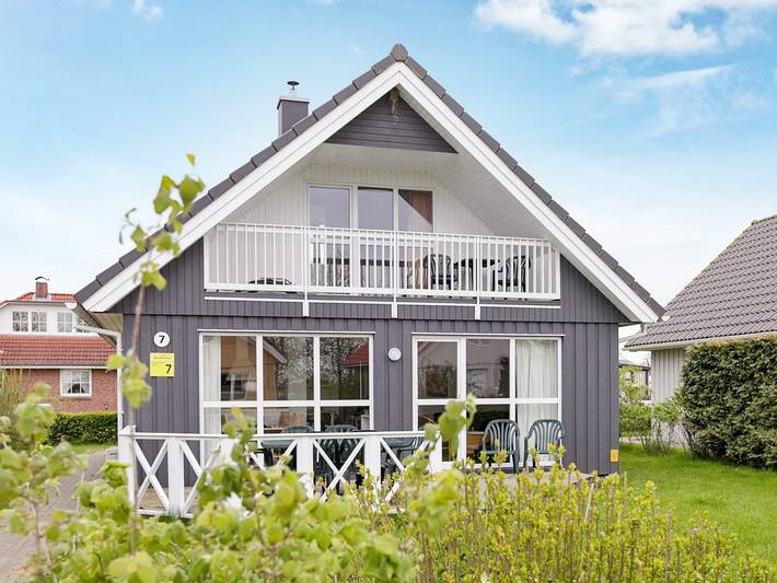 Ferienhaus für 8 Personen, mit Balkon und Whirlpool sowie Terrasse und Sauna in Wackerballig