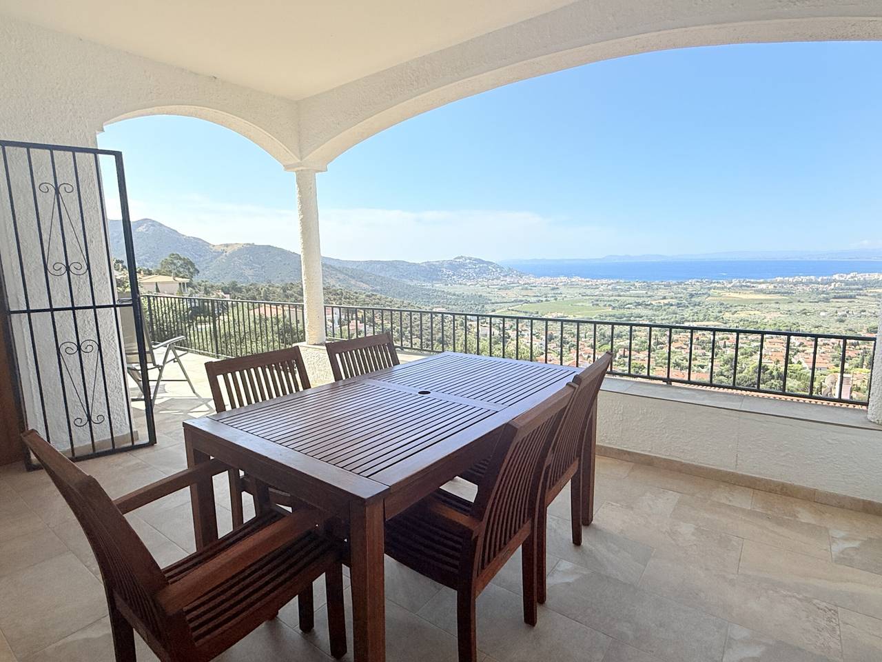 Maison rustique sur la Costa Brava avec Wi-Fi, climatisation et parking in El Mas Fumats, Roses