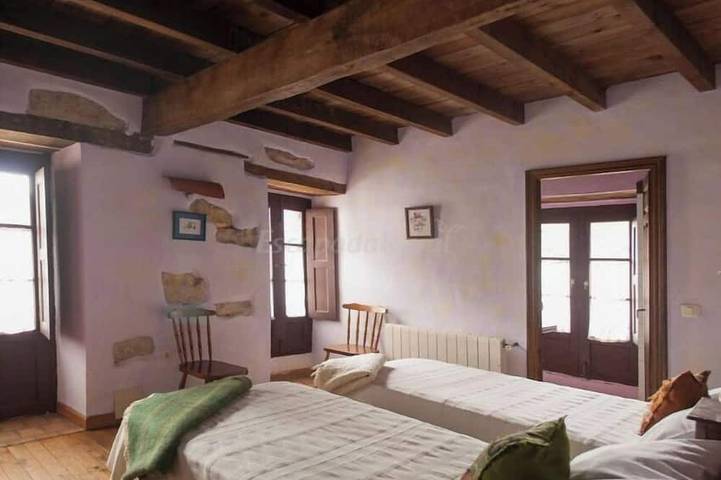 La Valleja getaway for groups seeking serenity and natural beauty of Picos in Peñamellera Alta, Côte Cantabrique