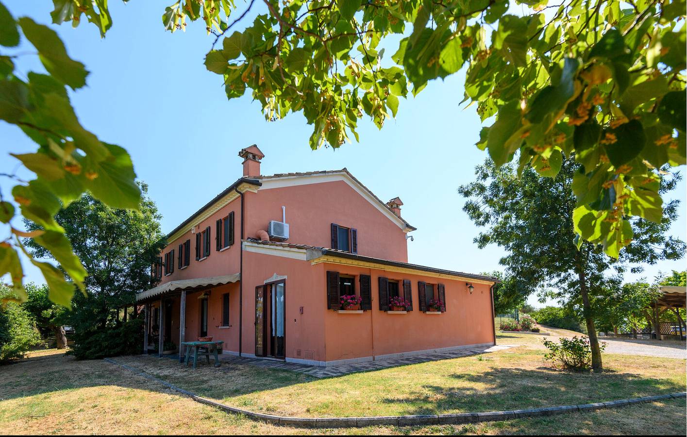 Ferienhaus für 12 Personen mit Garten in Urbania, Valle del Metauro