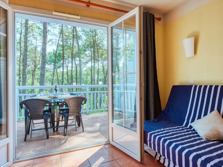 Gîte pour 4 personnes, avec Balcon ainsi que Jardin et Bassin pour enfant dans Golf de la Méjanne - 3