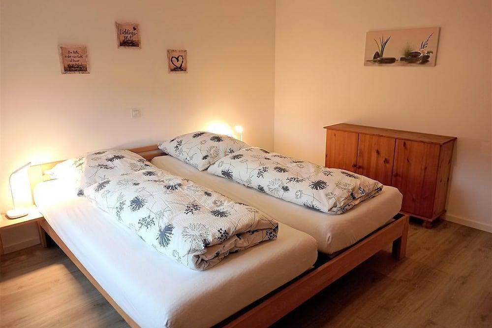 Ganze Wohnung, 3-Bett-Ferienwohnung Karin, bis 4 Personen - Ferienhaus Egger in Üdersdorf, Vulkaneifel