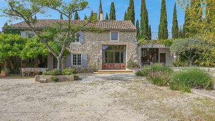 Gîte pour 9 personnes, avec terrasse et jardin, adapté aux familles à La Garde-Adhémar