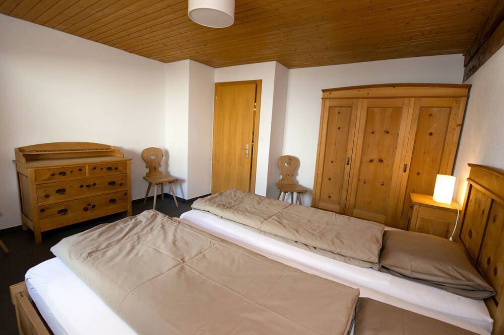 Ganze Wohnung, Chasa Tablà, (Guarda). in Guarda Staziun, Guarda