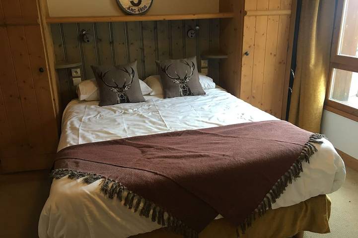 Gîte pour 4 personnes, avec piscine et sauna ainsi que jacuzzi et balcon, animaux acceptés dans Arc 1950 - 2