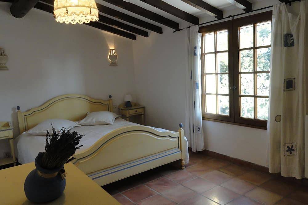 Villa dans un cadre magnifique avec vue, très calme . Grande propriété clôturé in Cabrières-d'Avignon, Parc naturel régional du Luberon