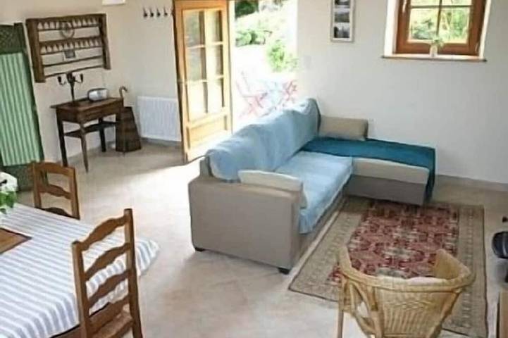 Gîte pour 4 personnes, avec terrasse et jardin à Ploubezre - 3