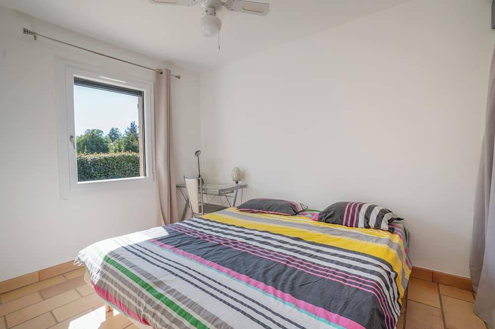 Riad Provençale, with swimming pool, near a village located between sea and mountains. in Pertuis, Regionaler Naturpark Luberon