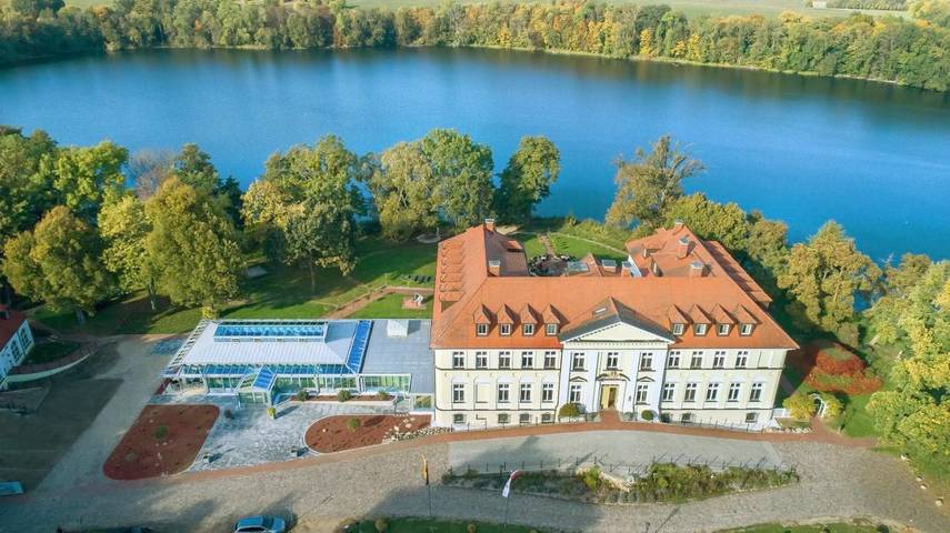 Hotel für 3 Personen, mit Terrasse und Garten sowie Pool und Sauna in Schorssow