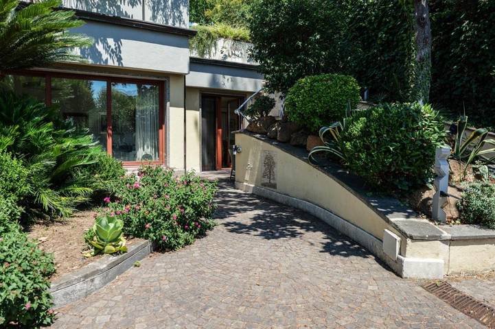Appartamento per 3 persone, con Terrazza e Giardino a Eur (Roma)