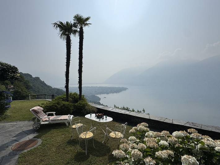 Ferienhaus für 4 Personen, mit Garten und Ausblick sowie Balkon und Seeblick am Lago Maggiore (Schweiz)