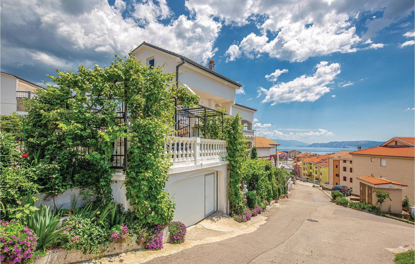 Geheel vakantieappartement, Gezellig appartement met terras, wifi en gratis parkeergelegenheid, op 1,5 km van het strand in Crikvenica, Primorje-Gorski Kotar