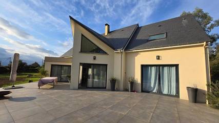 Cottage pour 6 personnes, avec piscine ainsi que vue et jardin à Saint-Pavace