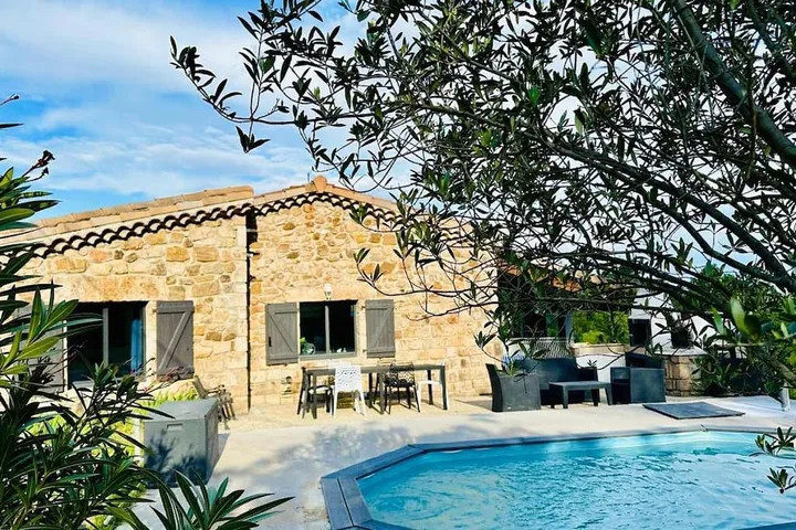 Casa de vacaciones para 12 personas, con piscina además de jacuzzi y jardín - 1