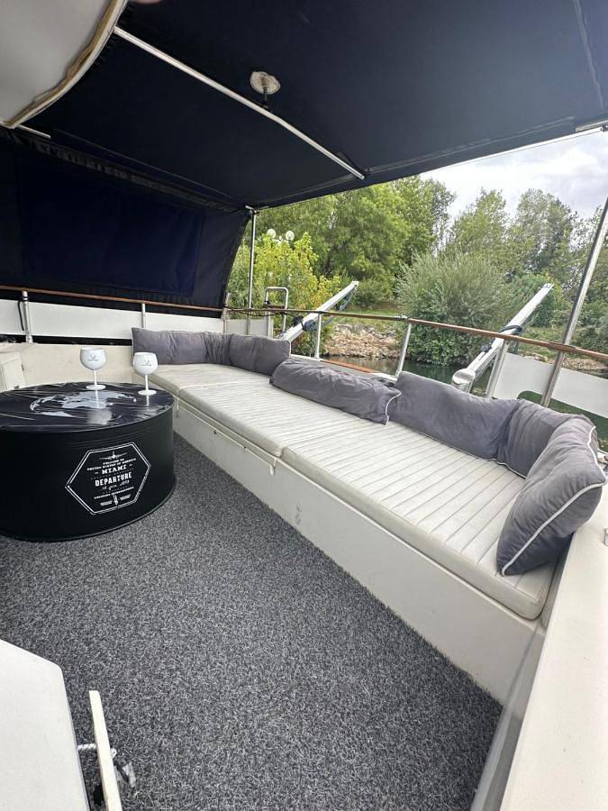 Bateau pour 2 personnes, avec terrasse et vue dans Auvergne-Rhône-Alpes - 3