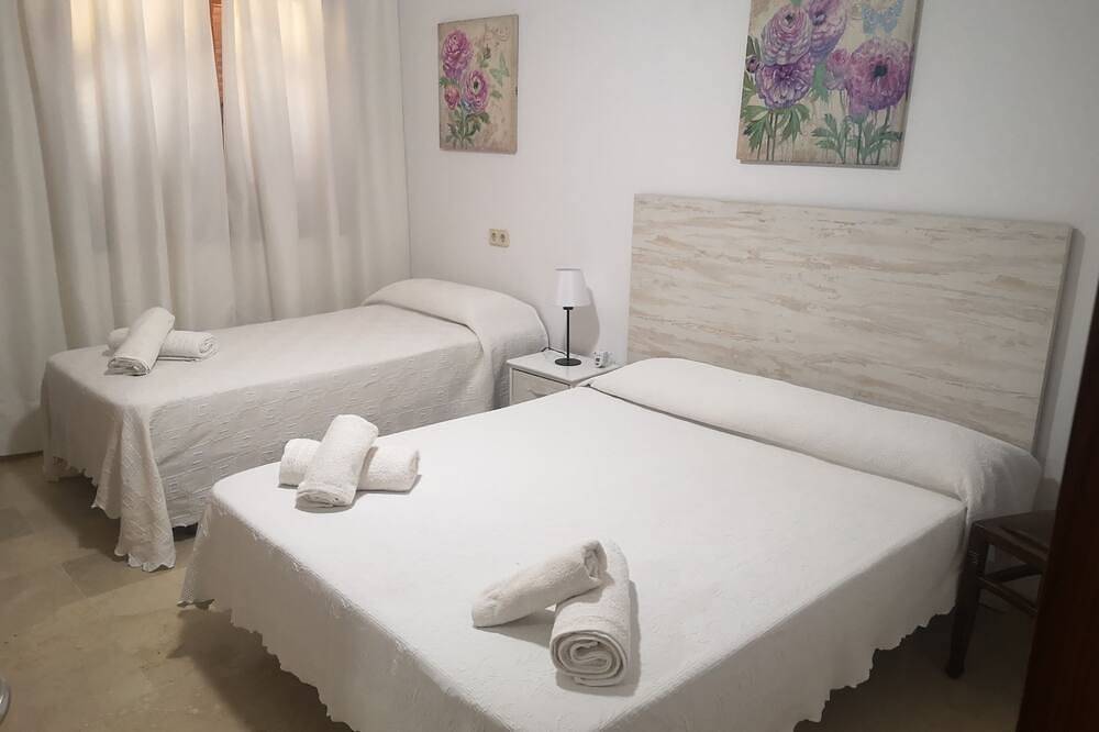 Villa rústica con gran piscina infinita y césped in San Francisco Javier, Formentera