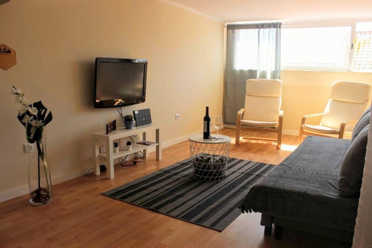 Apartamento inteiro, Two-Bedroom Apartment in Cacilhas, Almada