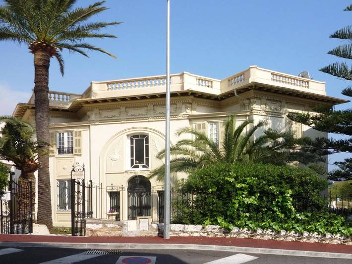 Location de vacances pour 12 personnes, avec jardin et piscine ainsi que sauna et jacuzzi dans Office De Tourisme De Villefranche Sur Mer - 3