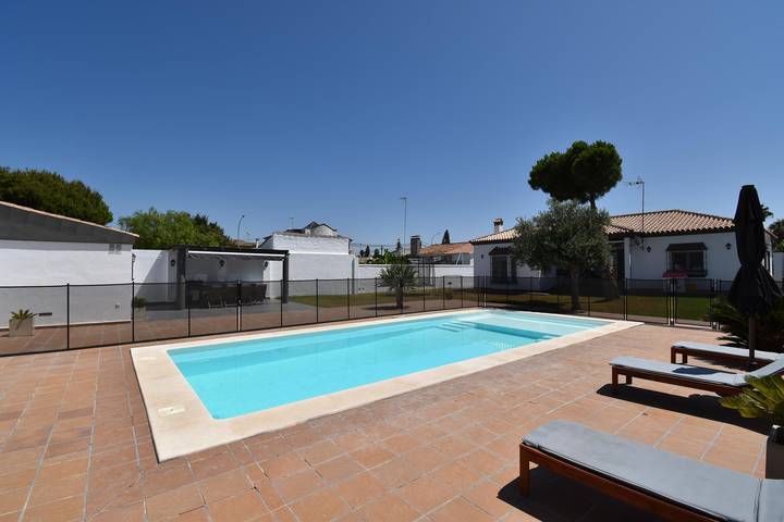 Chalet para 10 personas, con jardín y piscina, Familias con niños en Provincia de Cádiz - 2