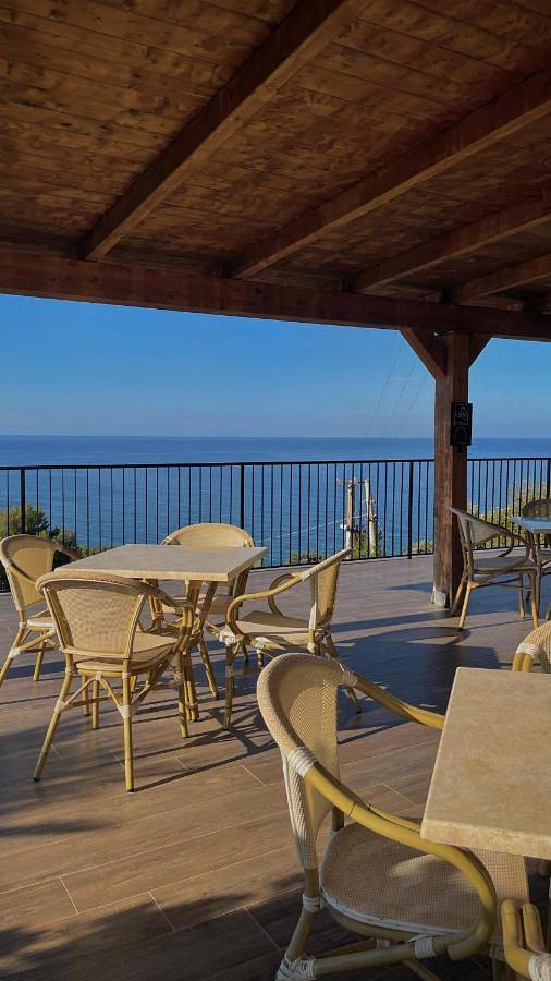 Villaggio vacanza per 4 persone, con giardino e idromassaggio nonché piscina per bambini e piscina in Cilento