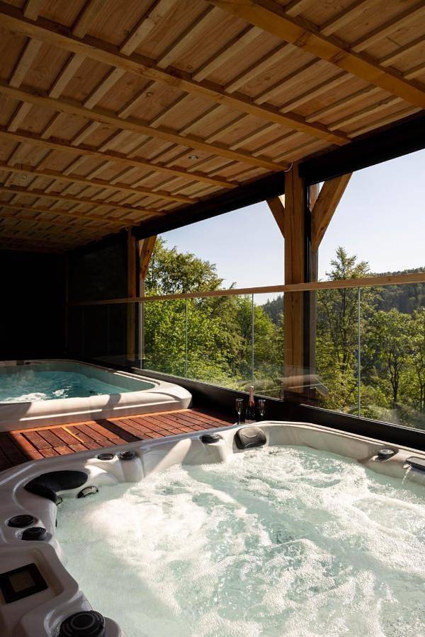 Chambre d’hôte pour 4 personnes, avec Balcon et Jacuzzi ainsi que Terrasse et Jardin