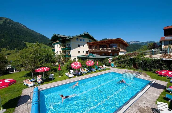 Hotel für 5 Personen, mit Balkon und Terrasse sowie Garten und Pool in Sankt Martin am Tennengebirge