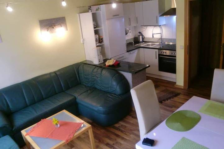 Ferienwohnung für 4 Personen, mit Terrasse und Garten sowie Pool