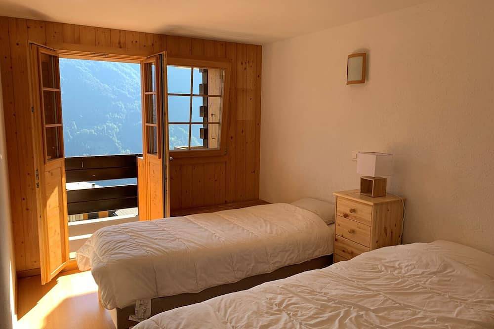 Ganze Wohnung, Aussen : 4-Zimmer-Duplex-Wohnung für 6 Personen, 2 Balkone nach Süden, schöne Aussicht -Innen : ca. in Saint Luc, Anniviers