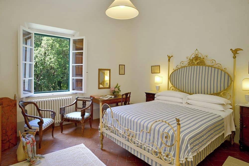 Villa Gioli, Historic Tuscan Villa with Pool & Private Park in Fauglia, Italienische Riviera