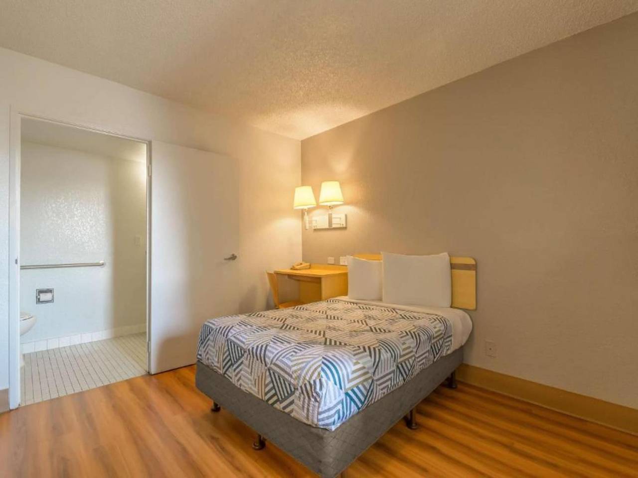 Ganze Wohnung, 1 Doppelbett | Barrierefrei/Badewanne in Hayward (CA), Silicon Valley