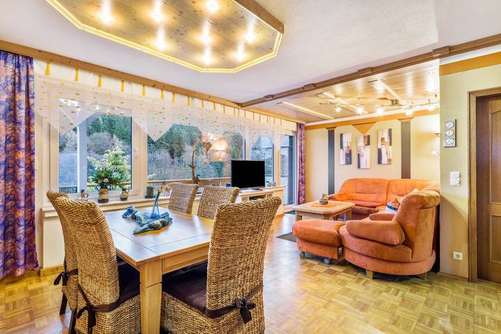 Ferienwohnung für 5 Personen, mit Balkon und Garten