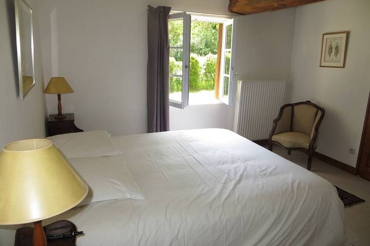 Location de vacances pour 9 personnes, avec terrasse ainsi que piscine et jardin à Salbris - 2