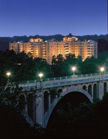 Hôtel pour 3 personnes, avec jacuzzi et bassin pour enfant ainsi que piscine et jardin à Washington D.C.