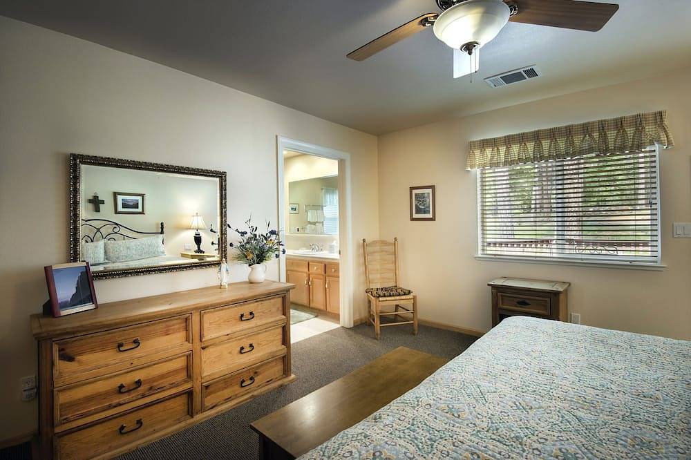 (2A) The Terry Cabin at The Redwoods In Yosemite in 3rd Arrondissement, Paris