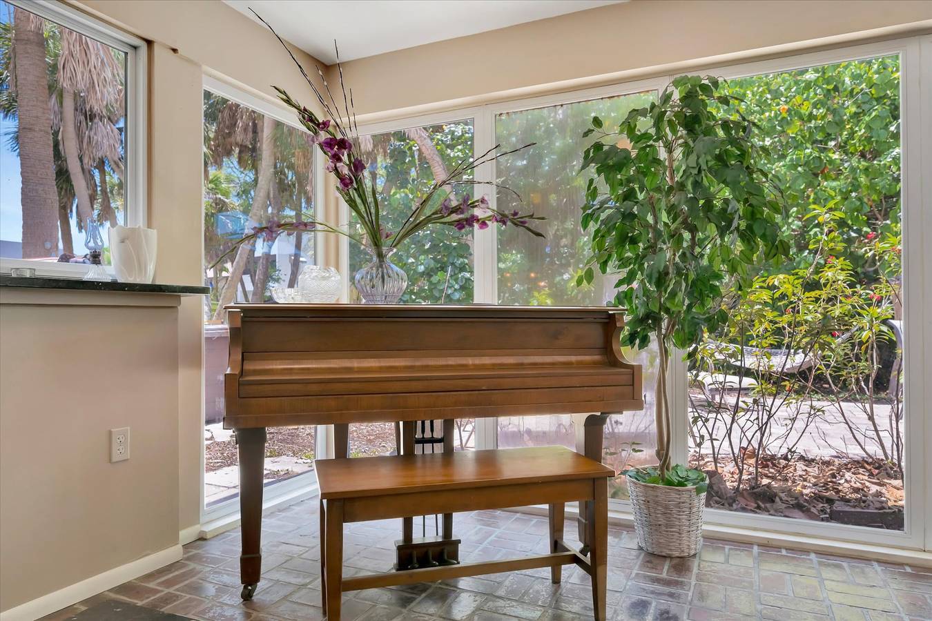Coastal Home w  Hot Tub  Firepit and Music Lounge in Siesta Key Beach, Siesta Key