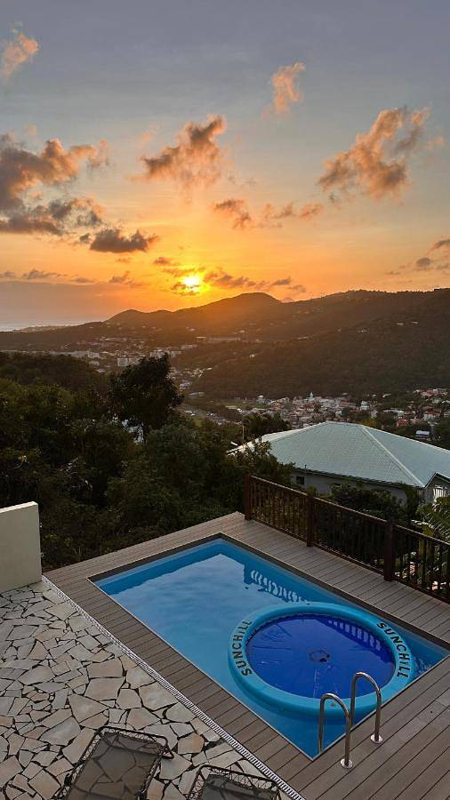 Gîte pour 2 personnes, avec piscine ainsi que vue et jardin à Rivière-Pilote