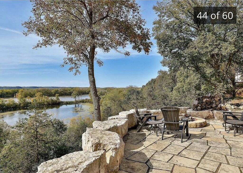 Amazing renovated acreage with heated pool + hottub in Pierce County (WI)