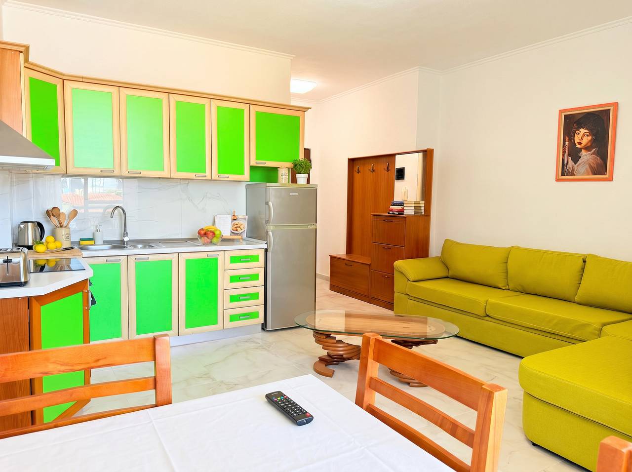 Apartamento entero, Apartamento de vacaciones para 5 personas con balcón in Rashbull, Albania
