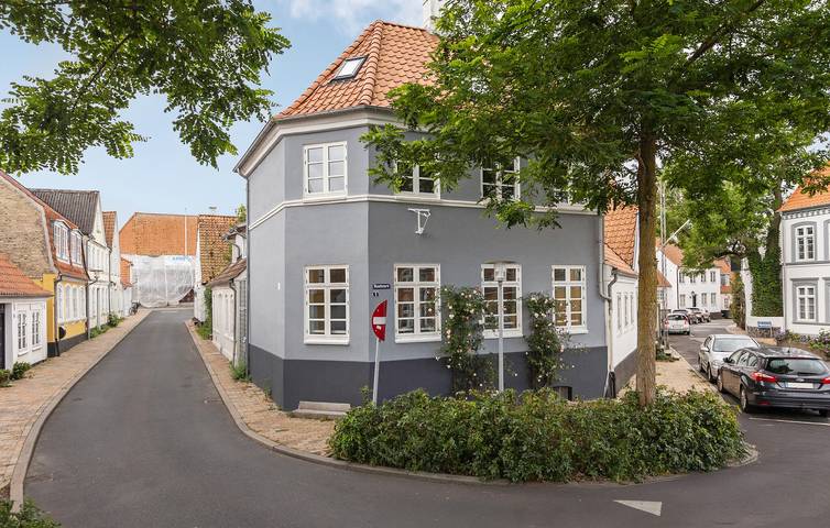 Ferieudlejning for 4 personer, med terrasse, børnevenlig i Sønderborg